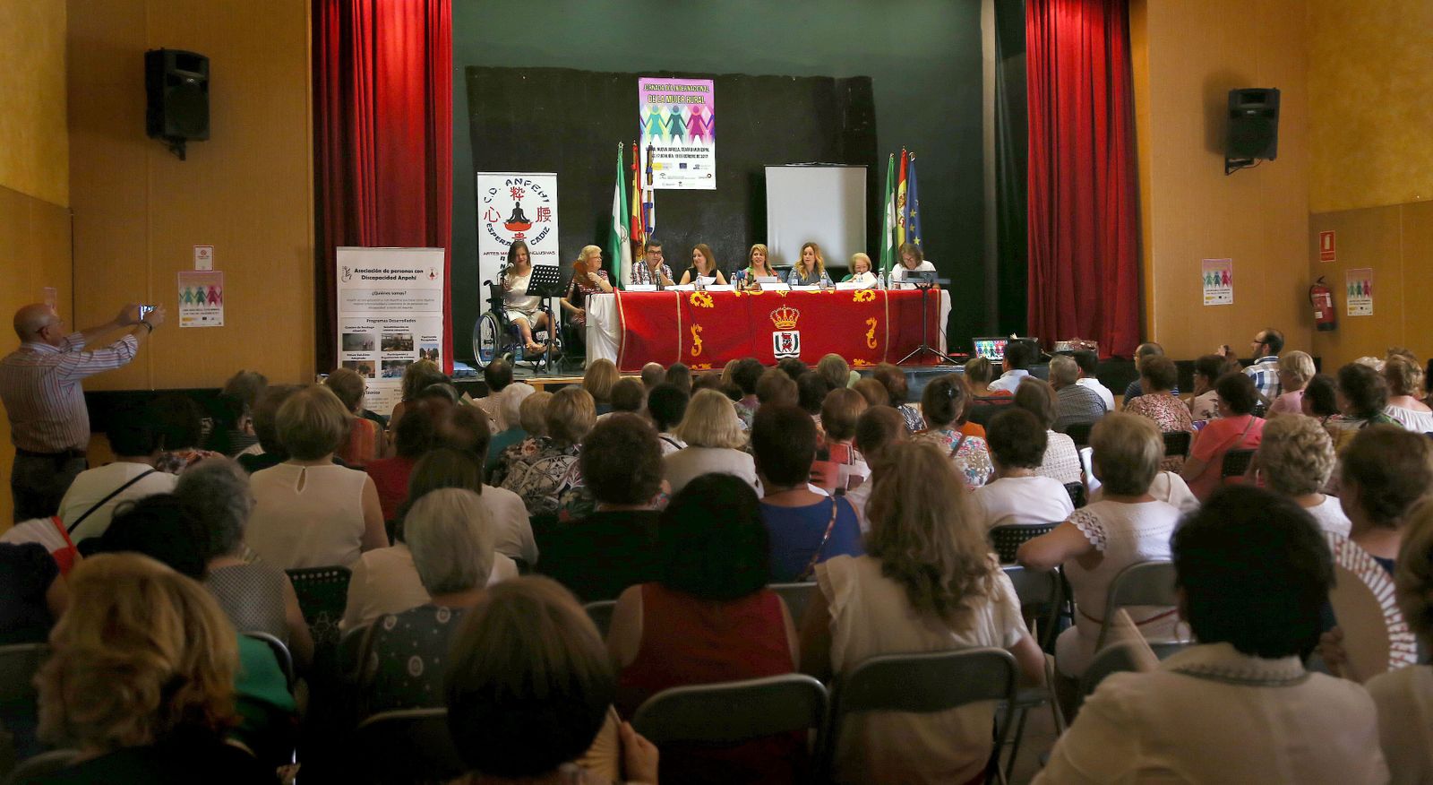 Asistentes ayer al acto celebrado en el Teatro Municipal de Nueva Jarilla.