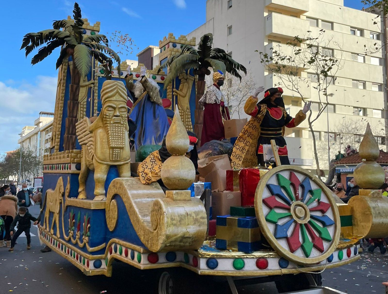 Imágenes de las cabalgatas de Reyes en Cartaya, Isla Cristina, Ayamonte y Punta Umbría