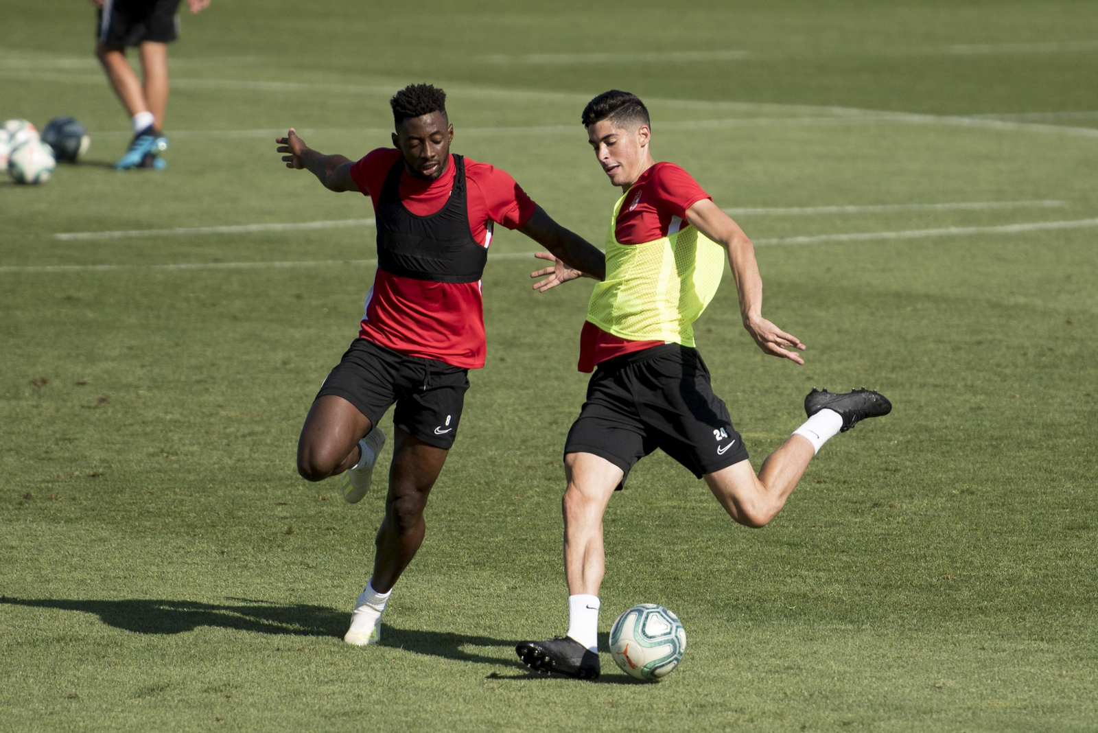 Yan Eteki y Carlos Fernández, en un entrenamiento.