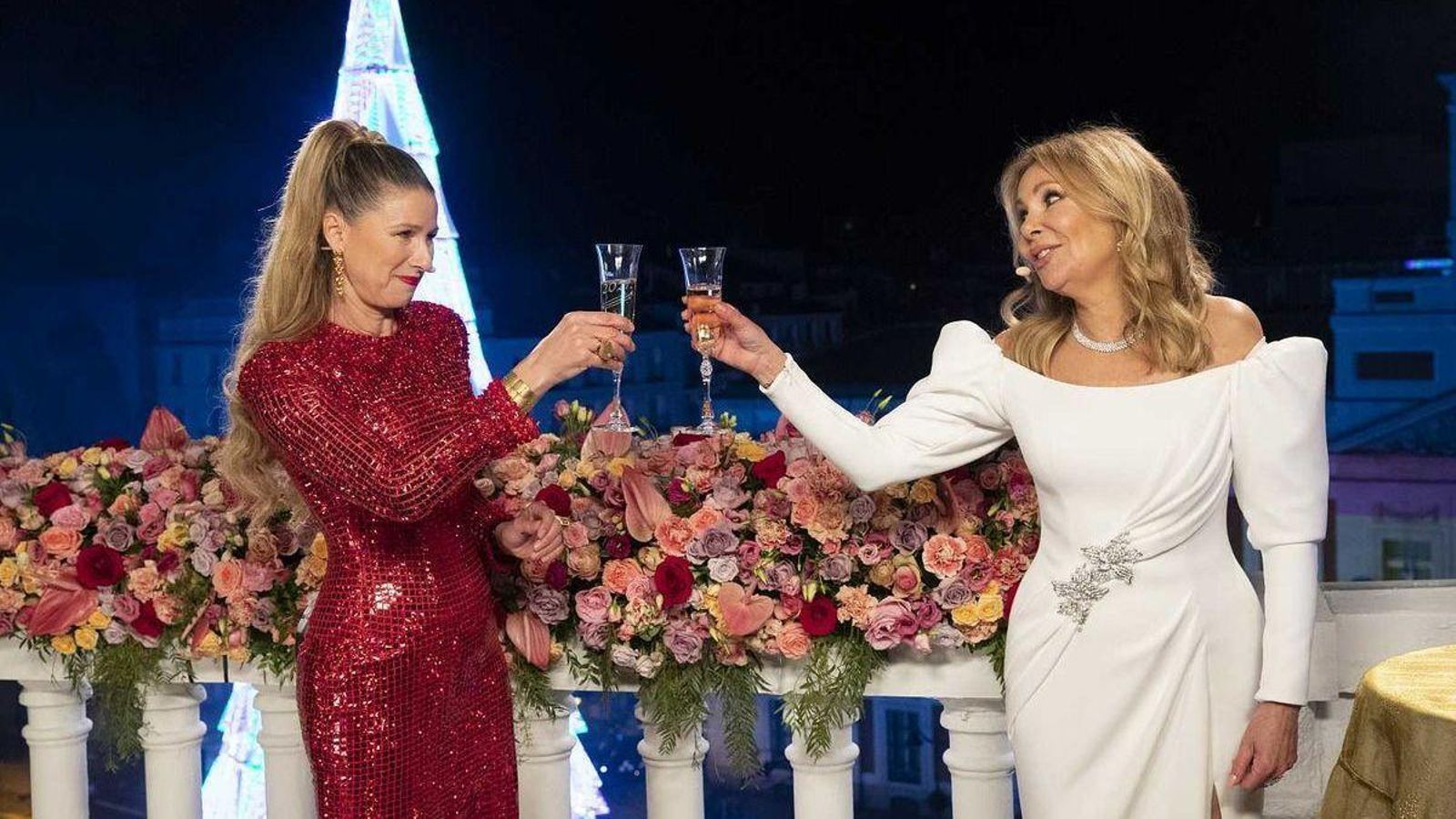 Ana Obregón con Anne Igartiburu, en las Campanadas de 2020 en TVE.