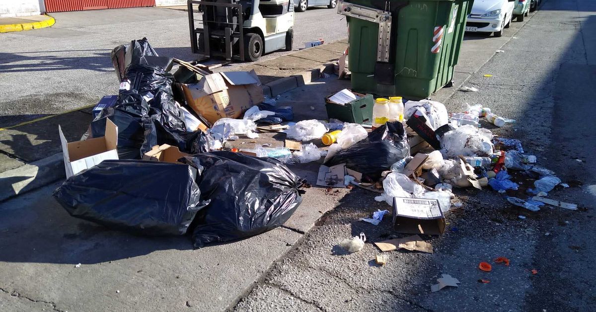 Quejas por la basura acumulada en el Polígono Autopista
