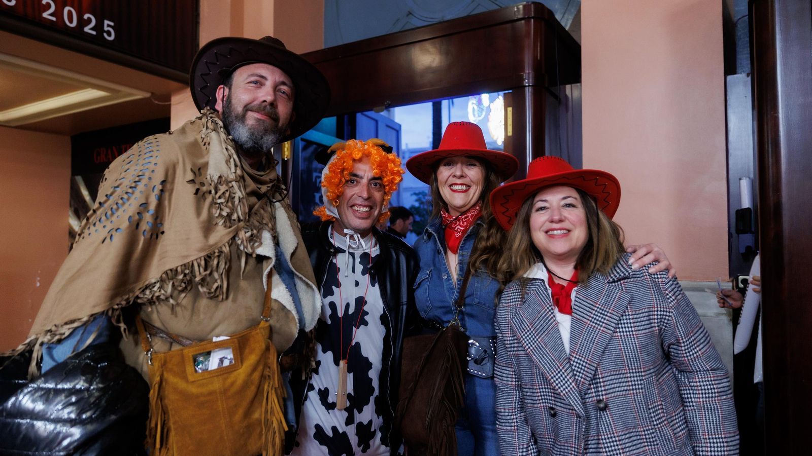 Búscate entre las mejores imágenes de la final del COAC 2025 del Carnaval de Cádiz