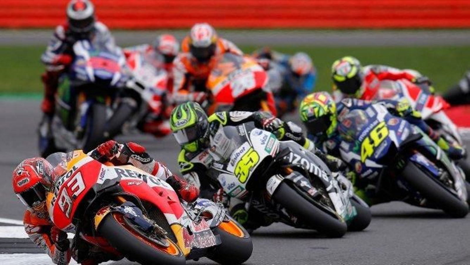 Marc Márquez, trazando una curva seguido de Cal Crutchlow, Valentino Rossi, Andrea Iannone, Dani Pedrosa y Jorge Lorenzo.