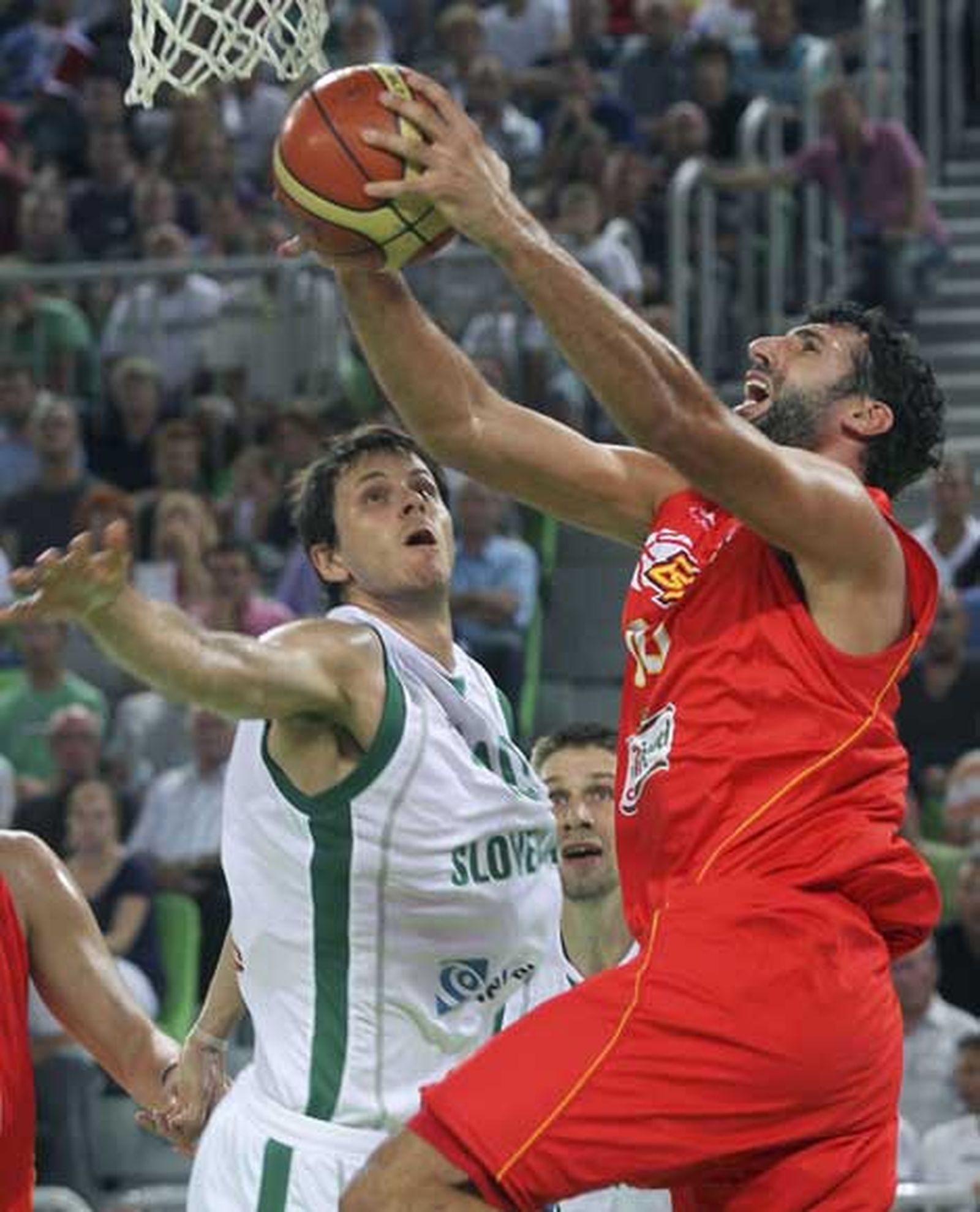 España sufre para mantenerse invicta ante Eslovenia (72-79)