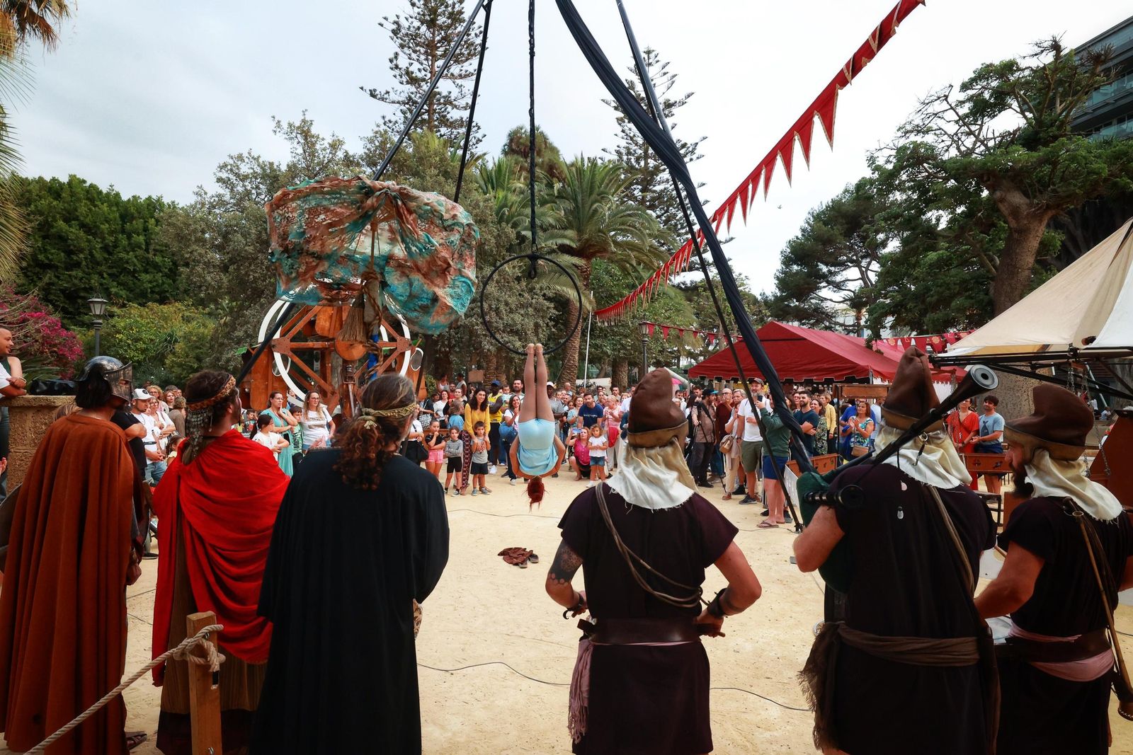 Imágenes del Mercado Fenicio del Parque Genovés de Cádiz