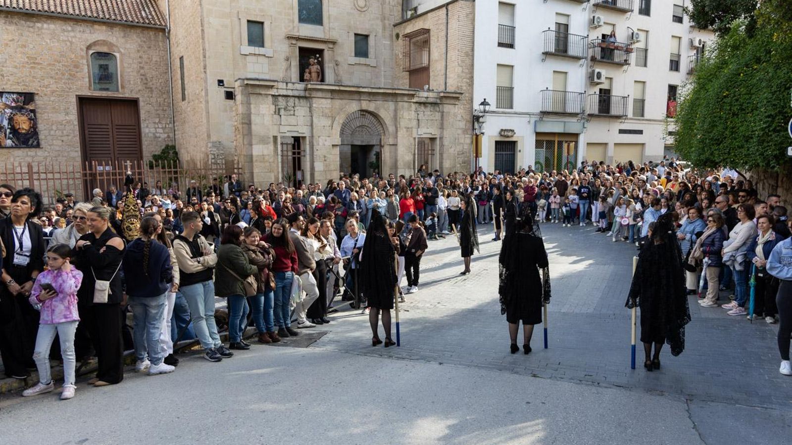 Los jiennenses se recrean con la cofradía de los Estudiantes un nuevo Lunes Santo
