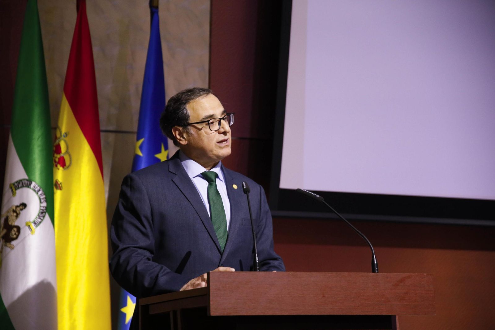 Las imágenes del acto de entrega de la Medalla de Oro a José Fernández Torres Tomatito, en la Universidad de Almería