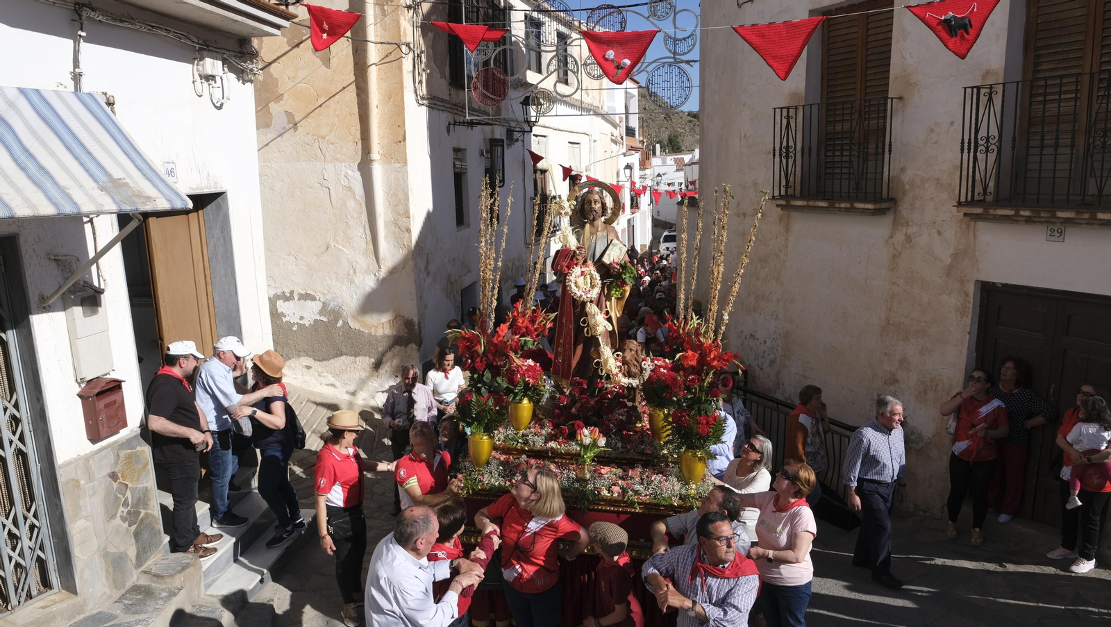 Imágenes de los toros ensogaos y San Marcos, en las Fiestas de Ohanes