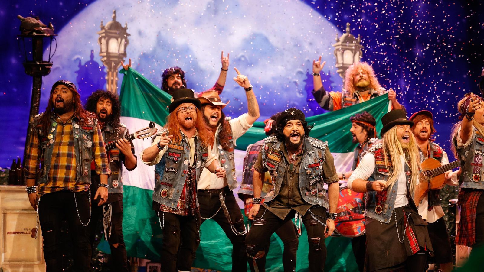 Búscate entre las mejores imágenes de la final del COAC 2025 del Carnaval de Cádiz