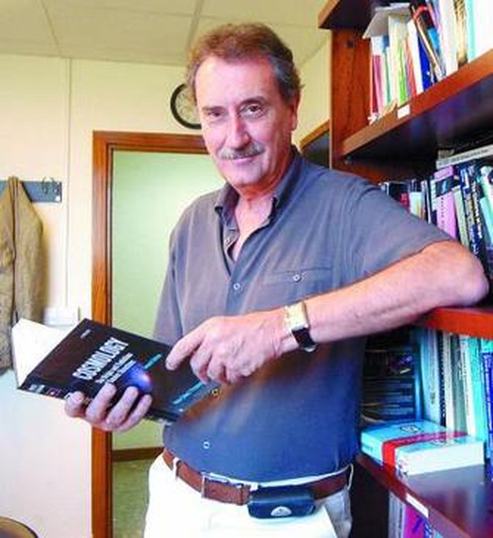 El catedrático de Física Manuel Lozano Leyva, en imagen de archivo.