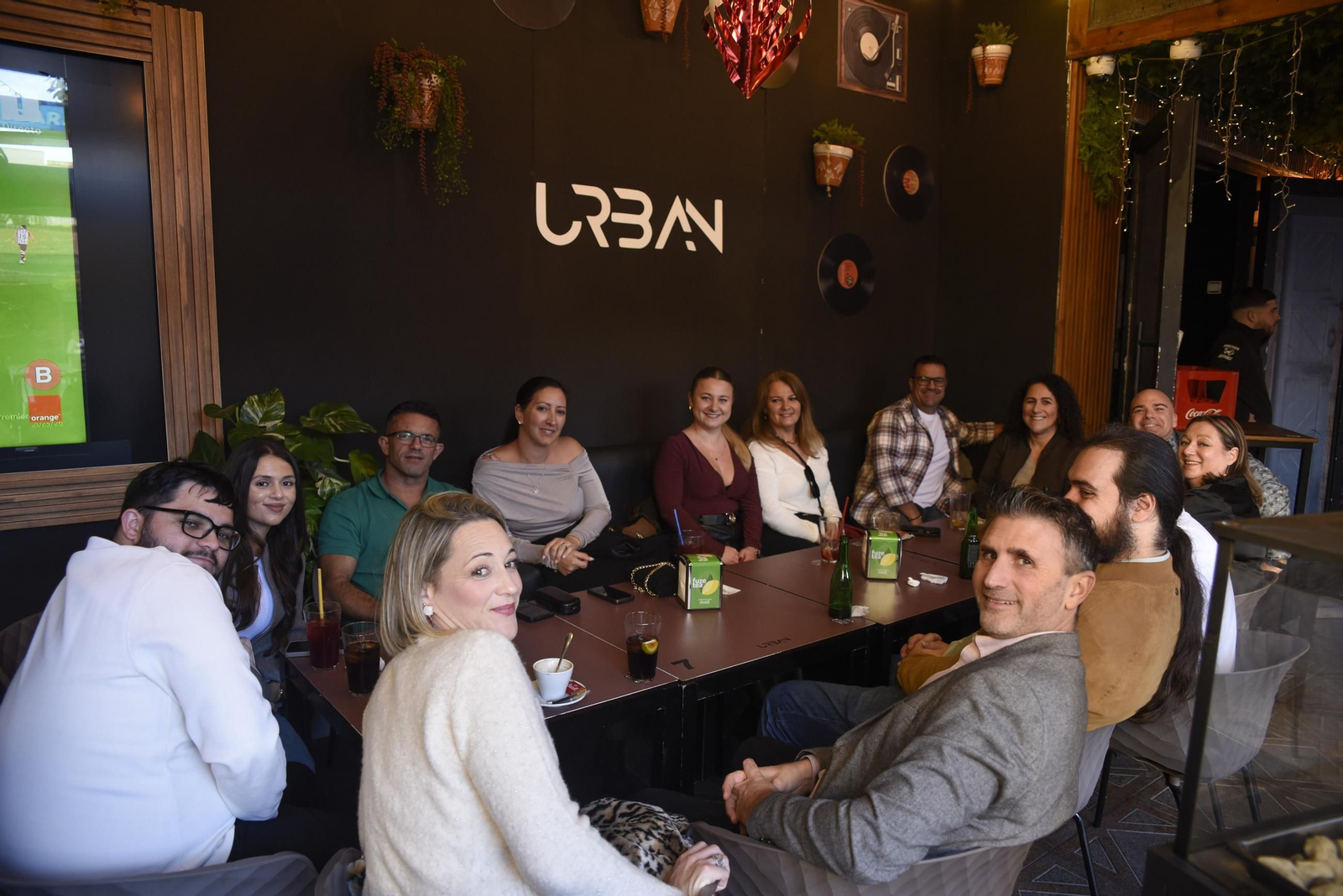 Búscate en las fotos del tardeo en el Día de la Constitución en La Línea