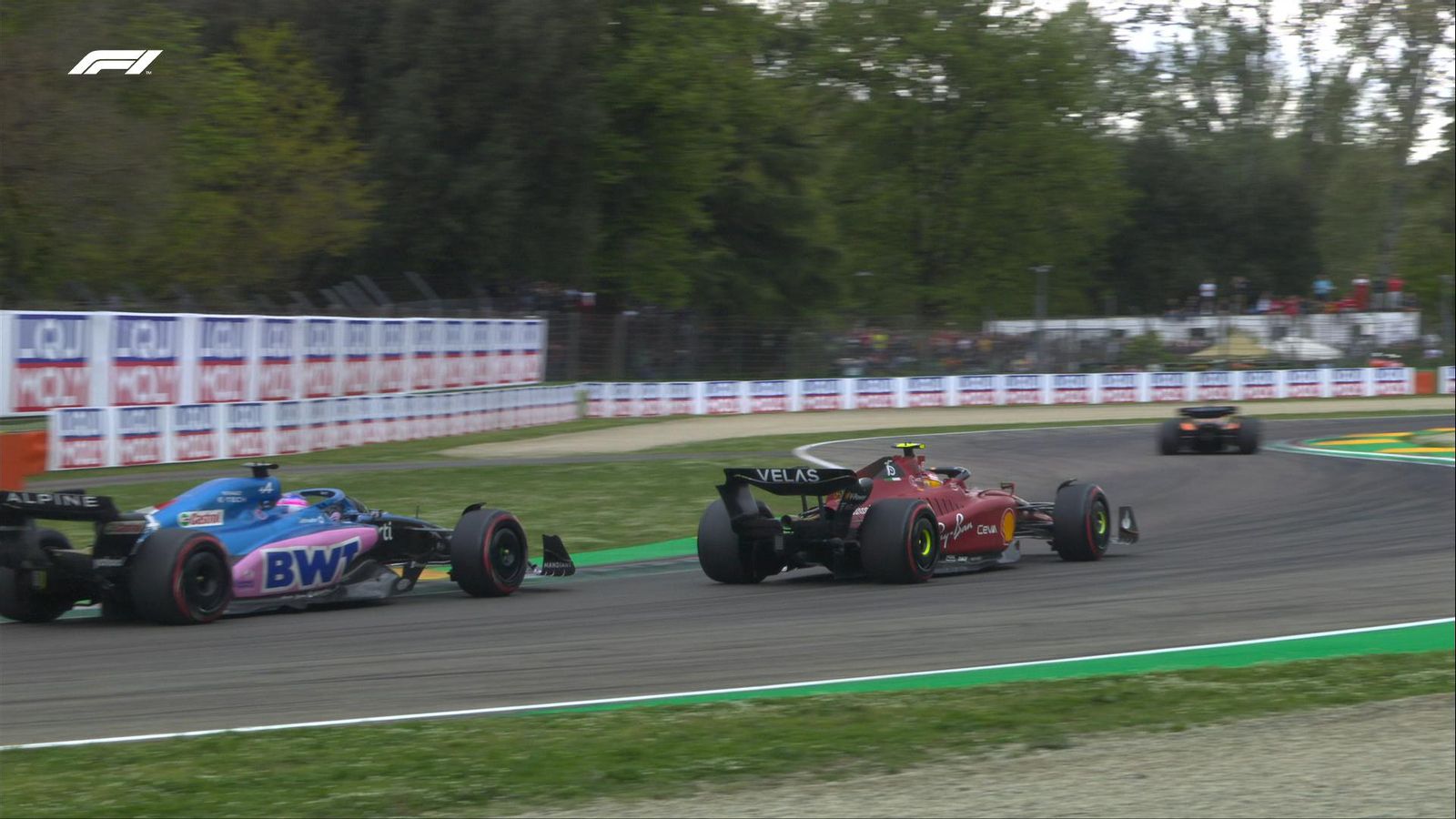 Sainz adelanta a Alonso.