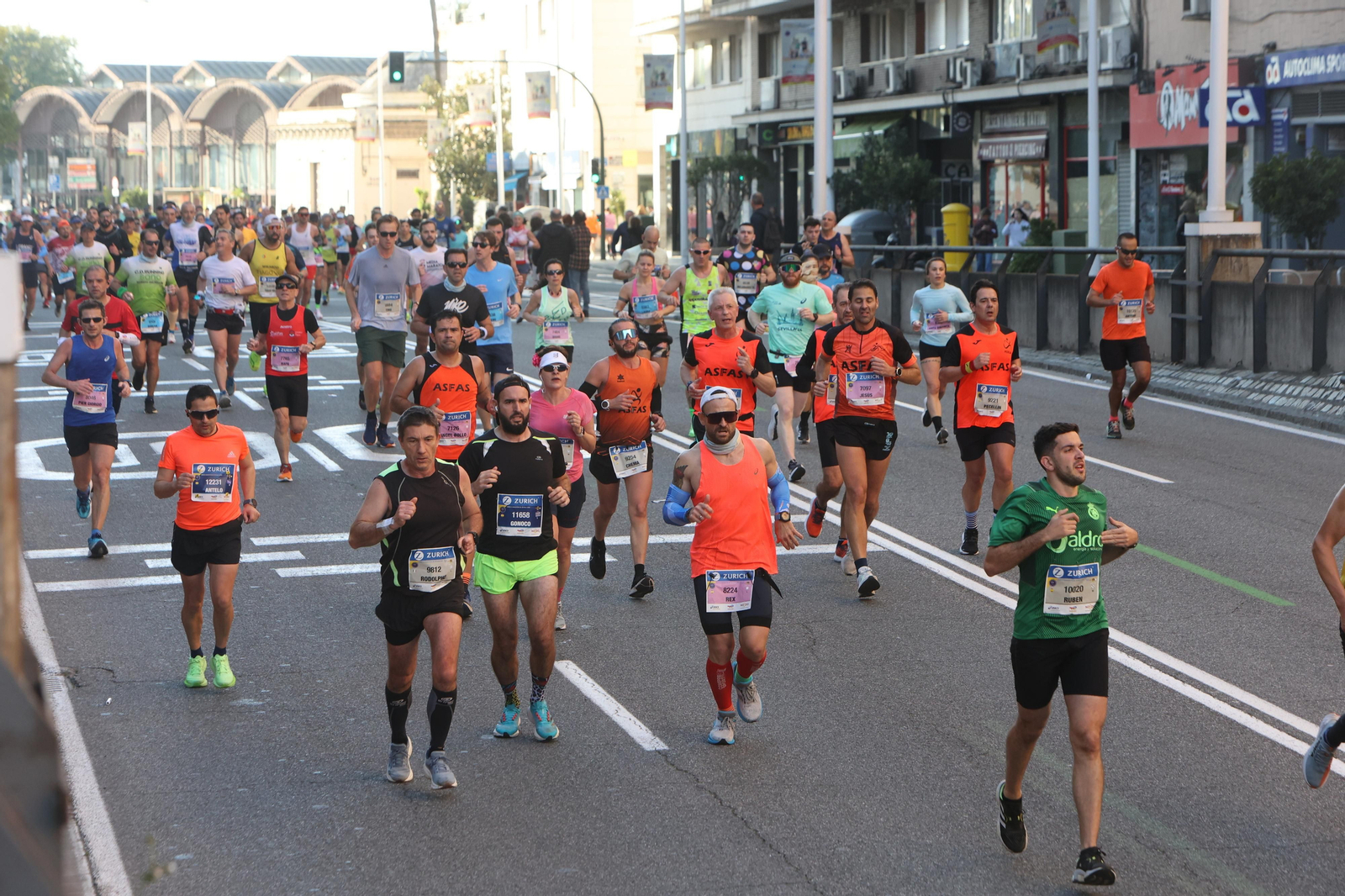 Búscate en la Zurich maratón de Sevilla