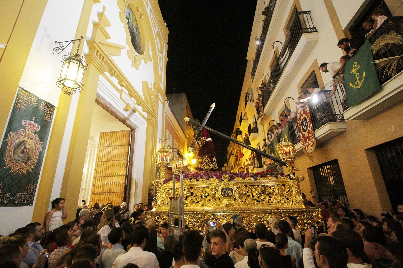 Imágenes del Señor de Pasión en la procesión del centenario de la hermandad