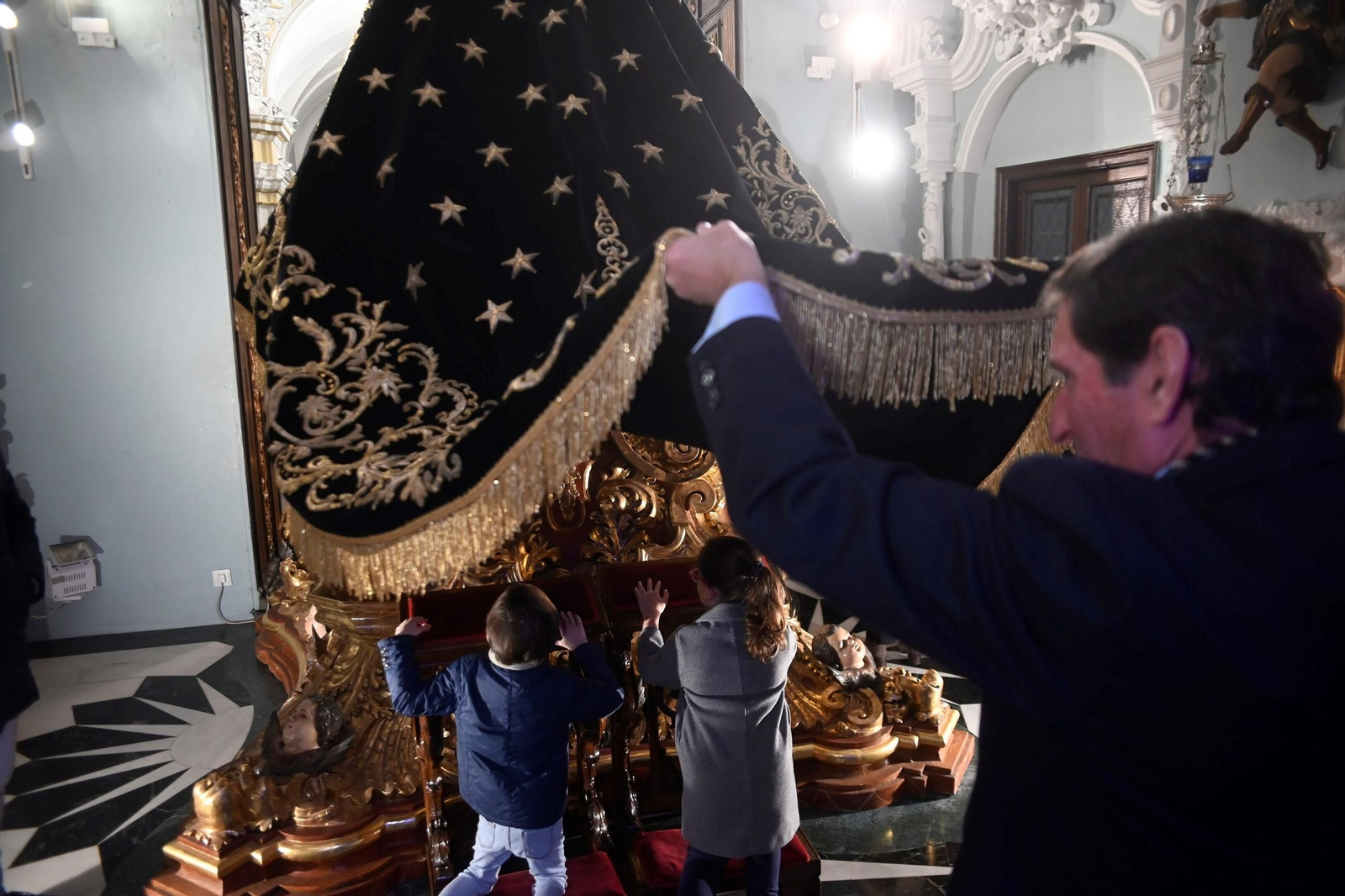 Las mejores fotos de la presentación de los niños a la Virgen de los Dolores de Córdoba