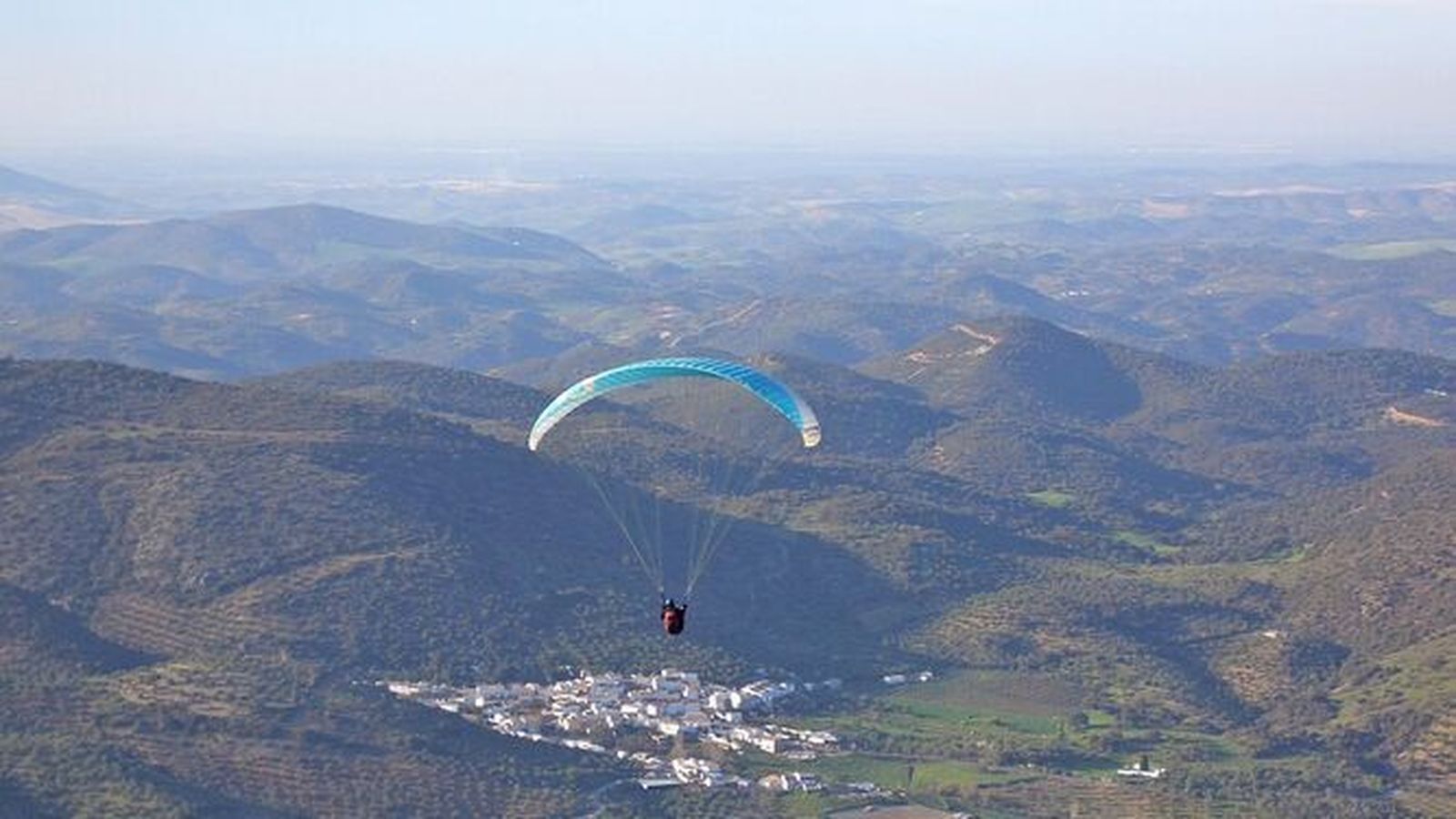 Parapente sobre la Sierra de Líjar