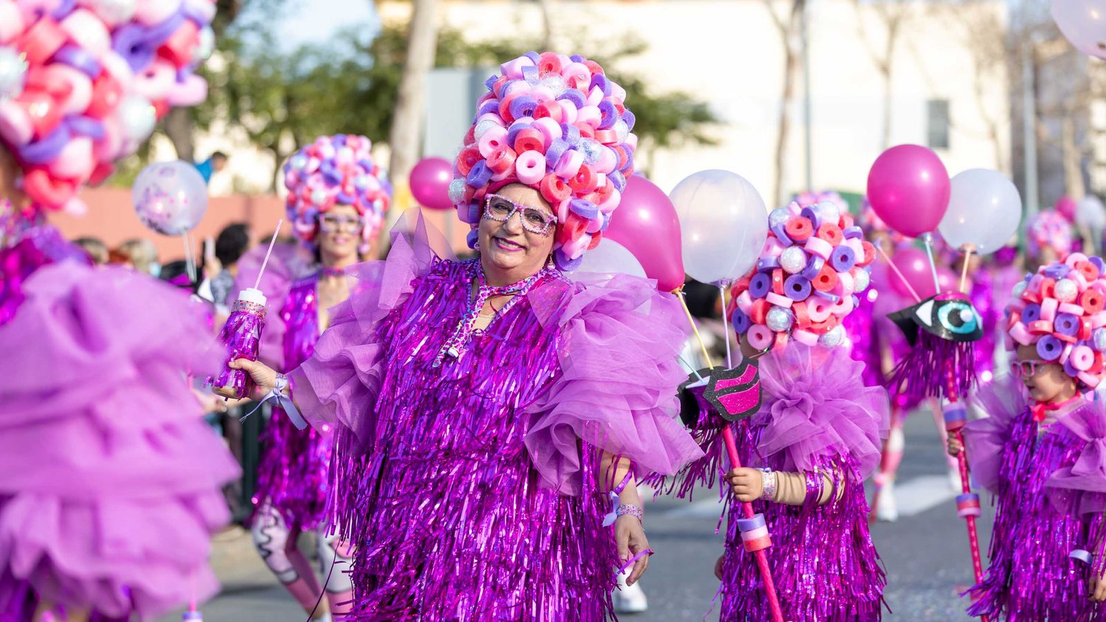 Las más vistosas coreografías han regresado a las calles isleñas