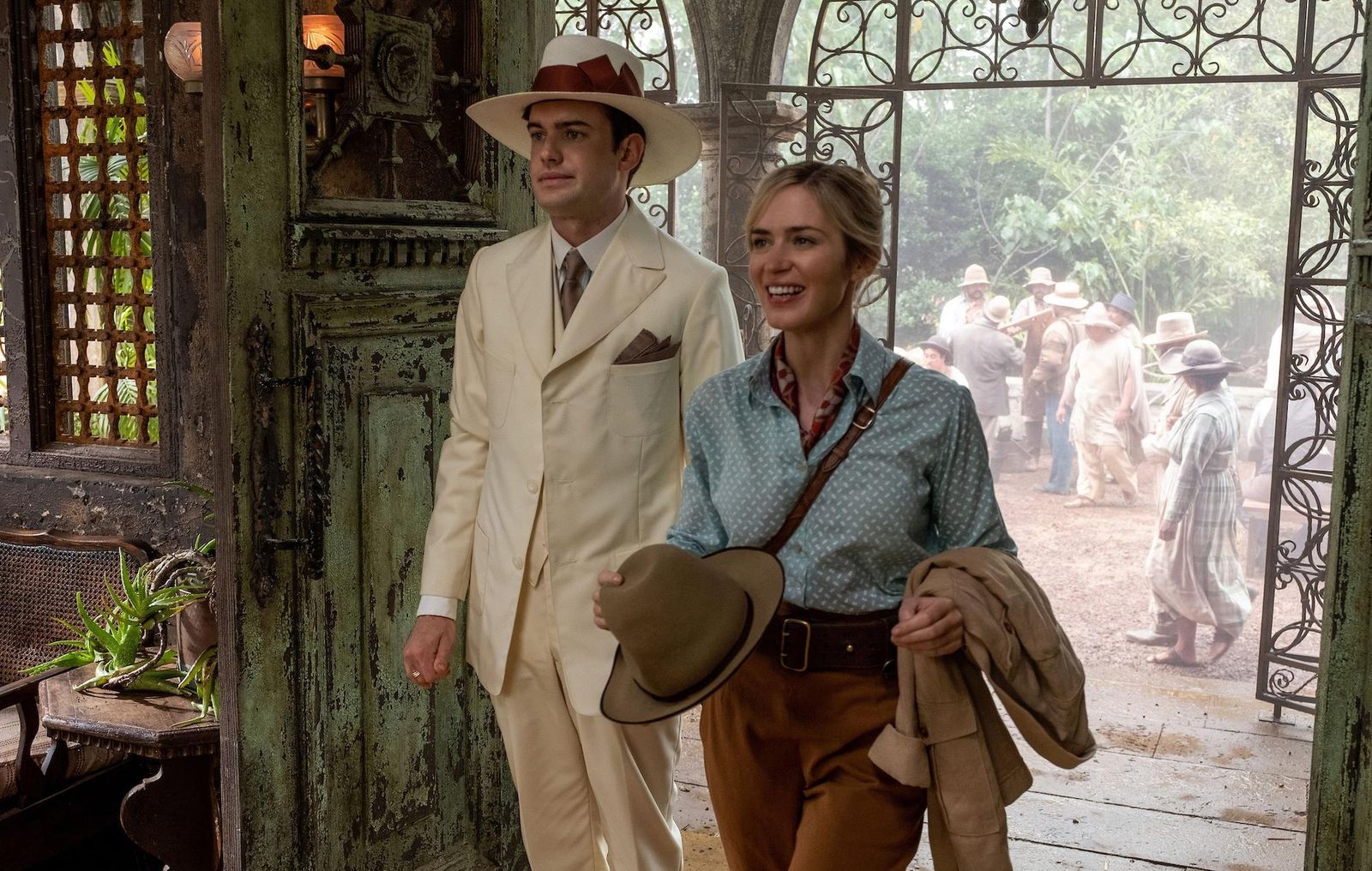 James Whitehall y Emily Blunt en 'Jungle Cruise'