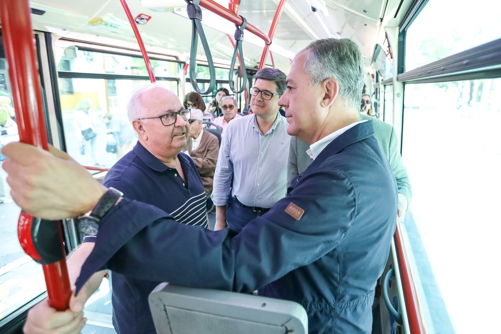 Sanz incrementará el servicio de Tussam, los kilómetros de carril bus, y creará nuevas líneas