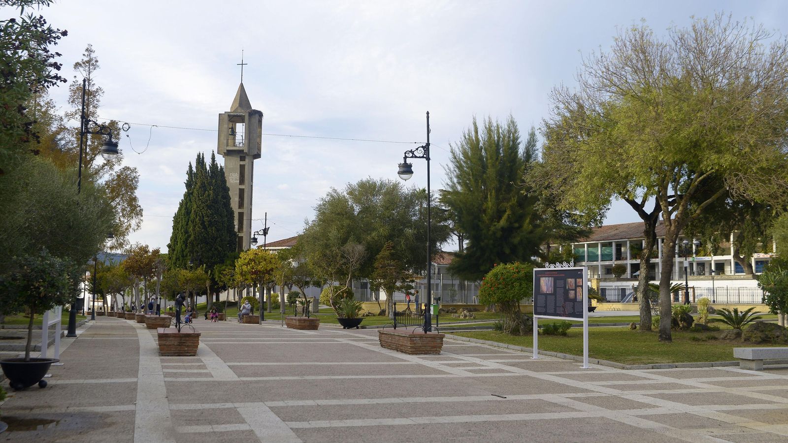 La Plaza de Andalucía de Castellar de la Frontera. La Plaza de Andalucía de Castellar de la Frontera.