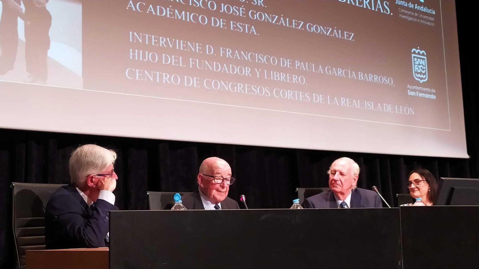 Homenaje de la Academia de San Romualdo a la librería Bozano por su centenario, en San Fernando. Homenaje de la Academia de San Romualdo a la librería Bozano por su centenario, en San Fernando.