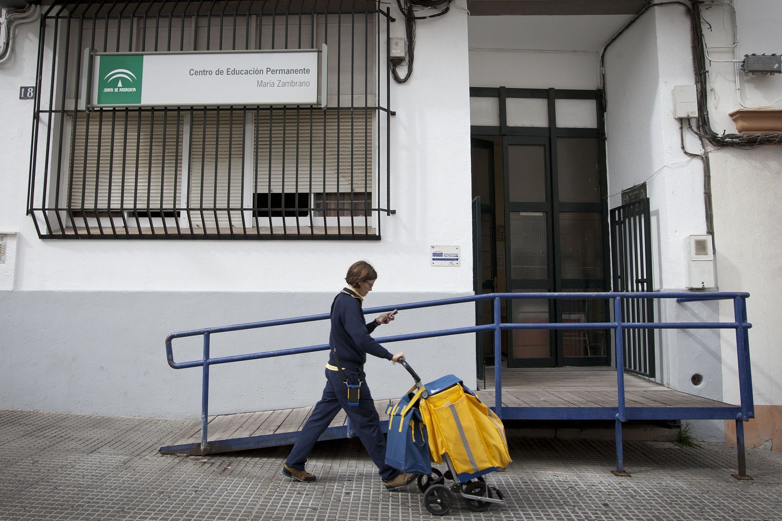 La escuela de adultos María Zambrano de la calle San Bruno, en una imagen de hace unos años.