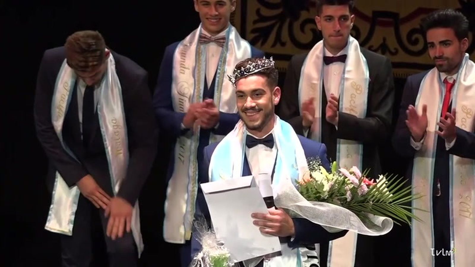 Vicente, tras alzarse con la corona de 'Míster España Pacific World'.