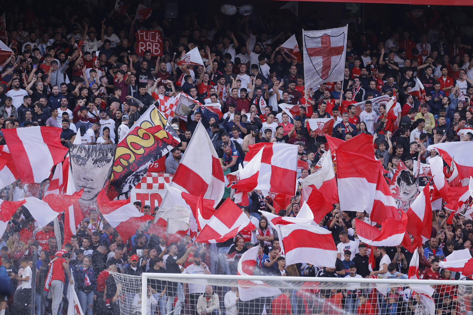 Búscate en las fotos del Sevilla-Betis