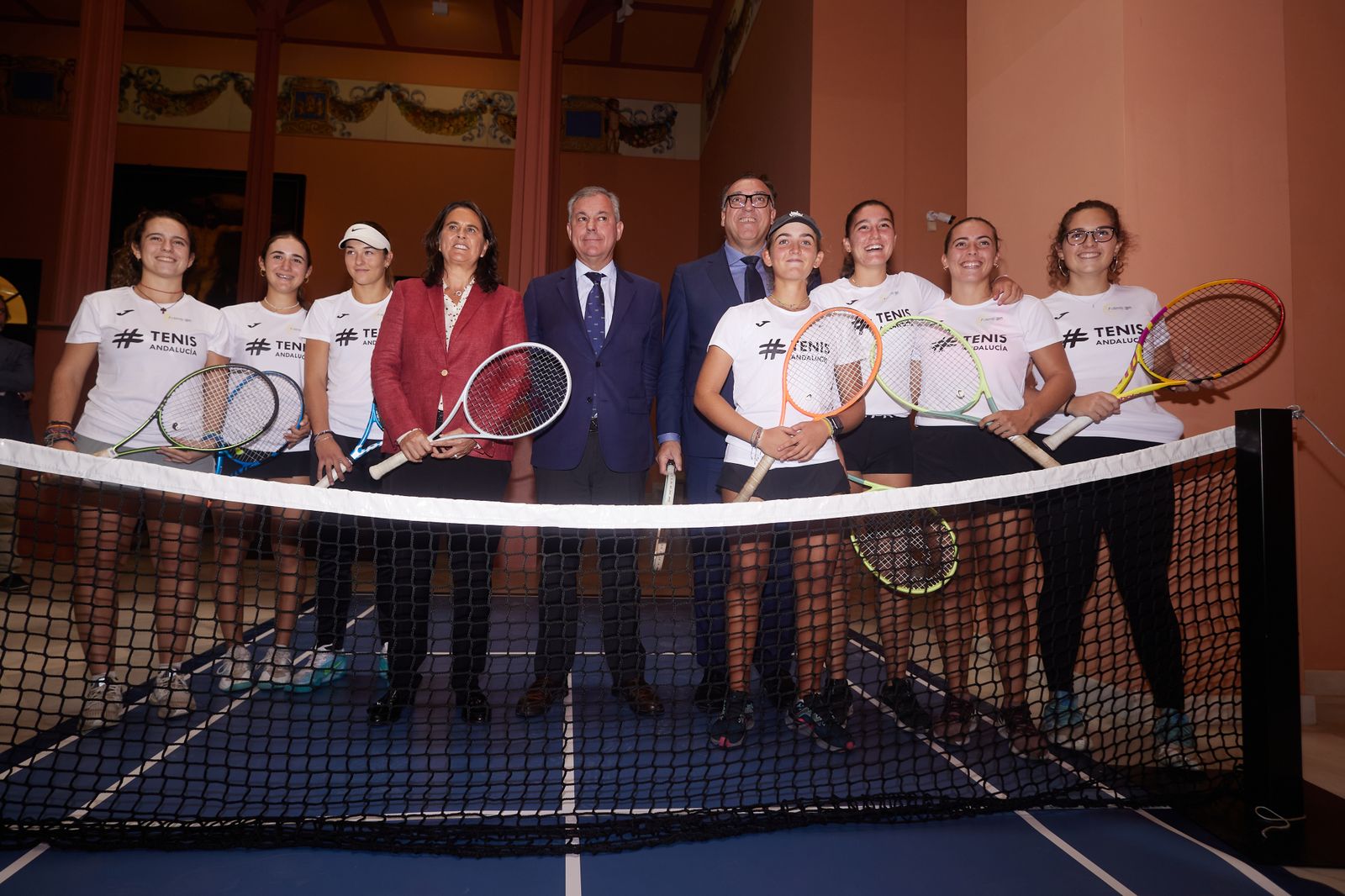 Las fotos de la Copa Billie Jean King con el alcalde jugando al tenis