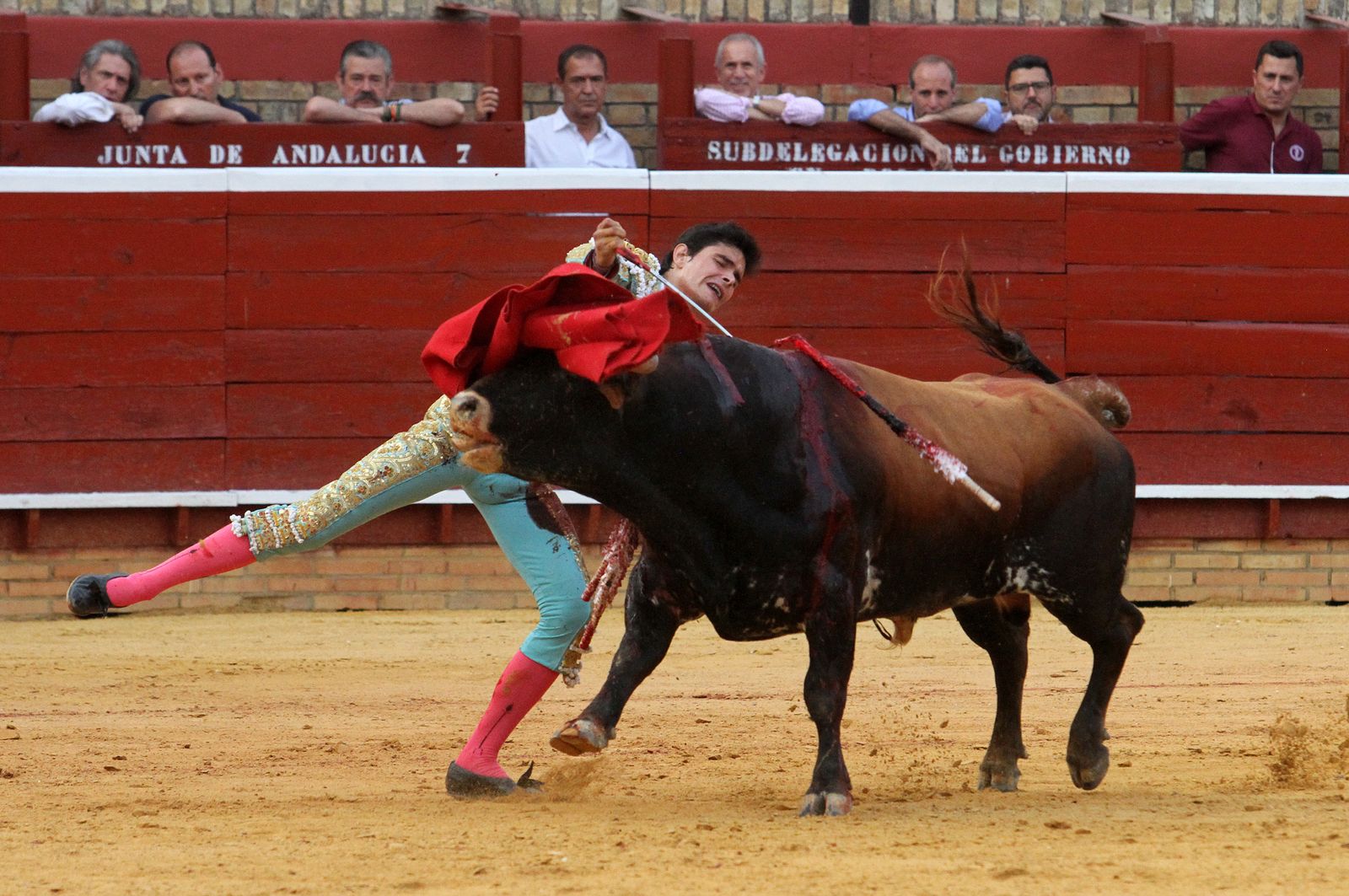 Juan Silva "Juanito" sale a hombros en la Plaza de toros La Merced, en imágenes