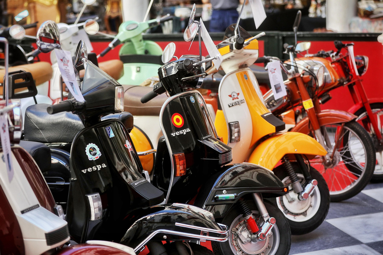 Las imágenes del Mercado de Antigüedades y Coleccionismo en el convento de Santo Domingo