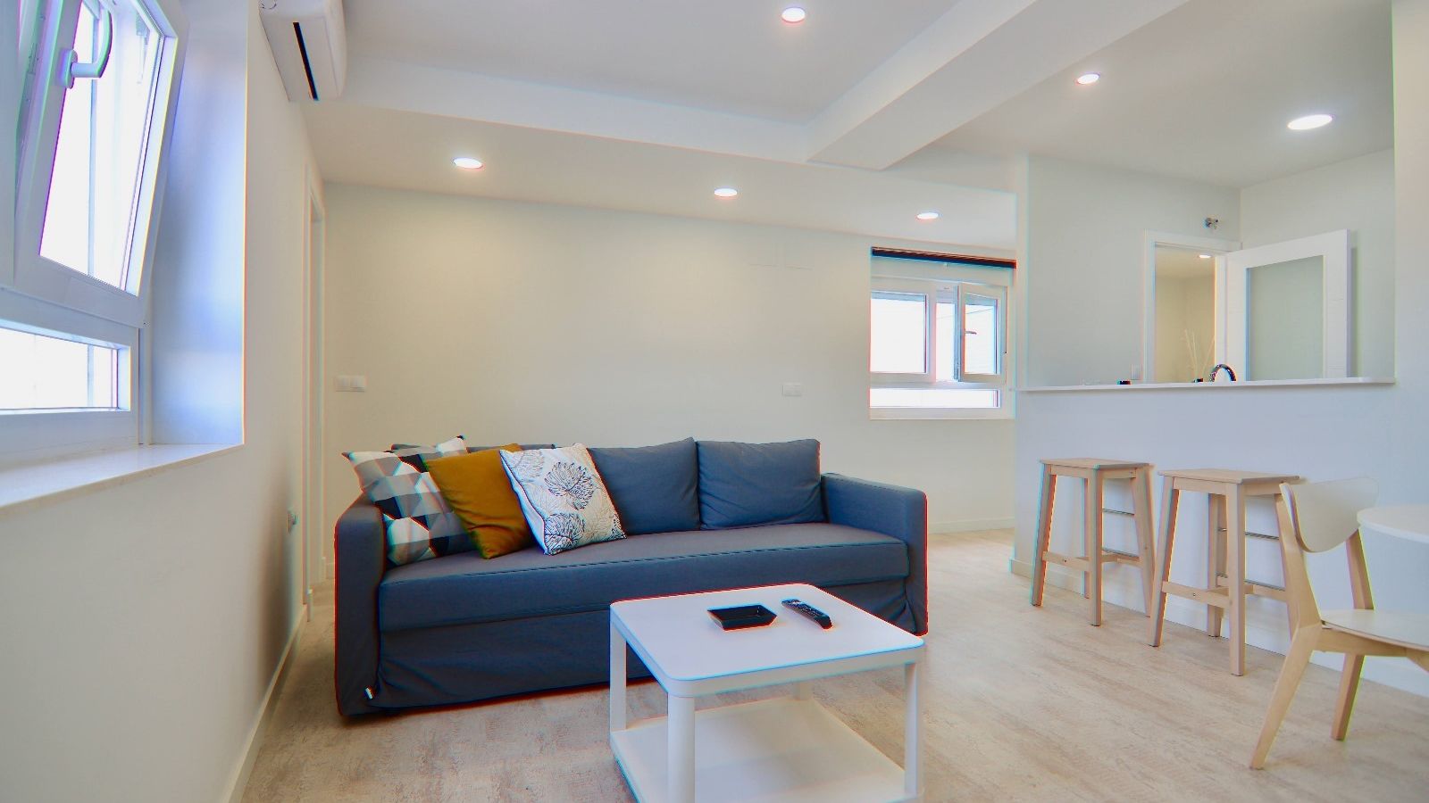 Cocina integrada en el salón en un apartamento turístico en la calle Ancha