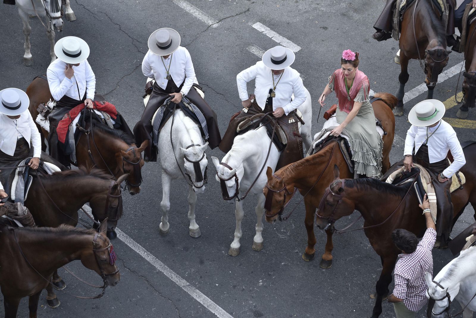 La salida de la Hermandad del Rocío de Triana, en imágenes