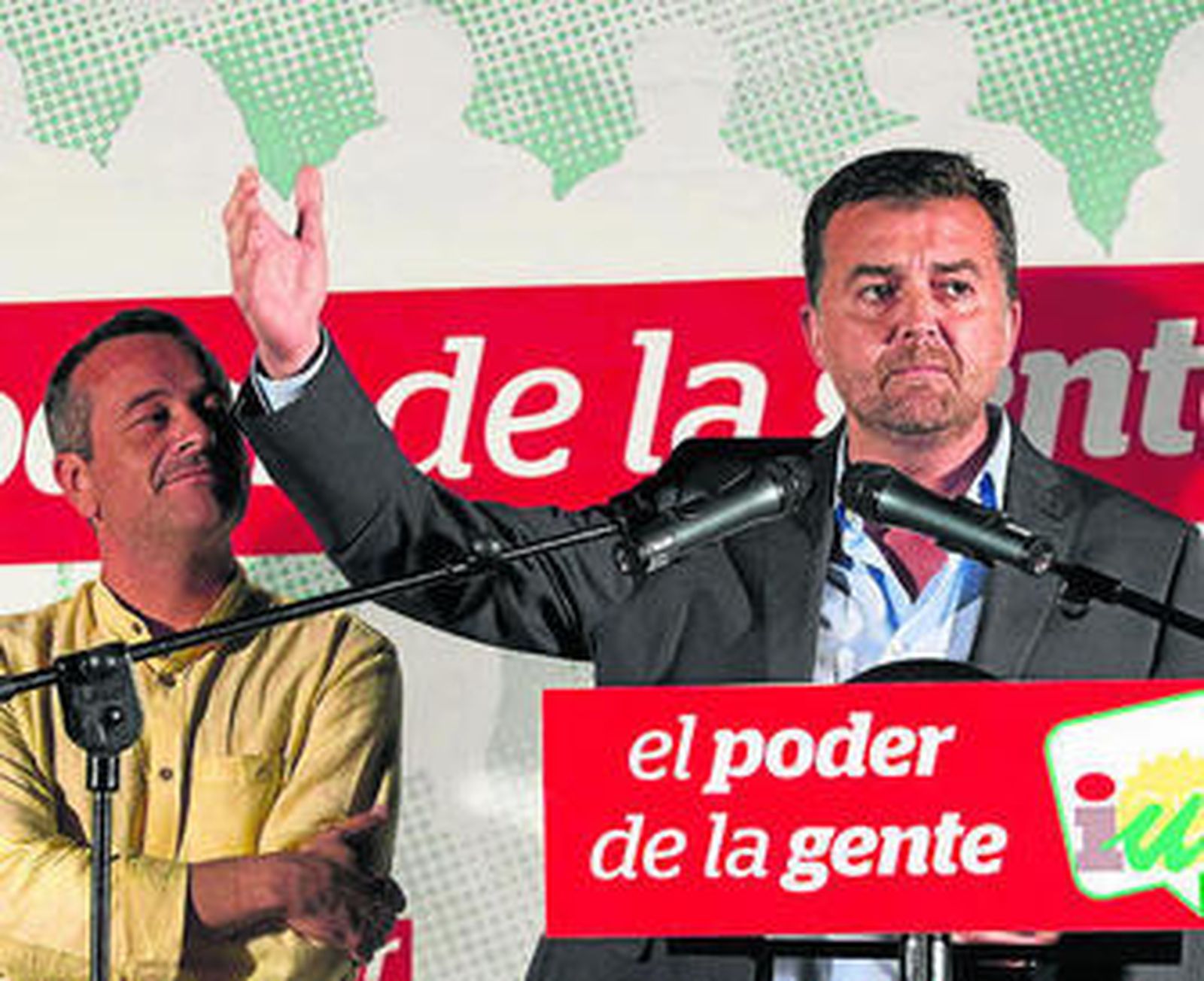 Antonio Maíllo con el portavoz parlamentario de IU, José Antonio Castro.