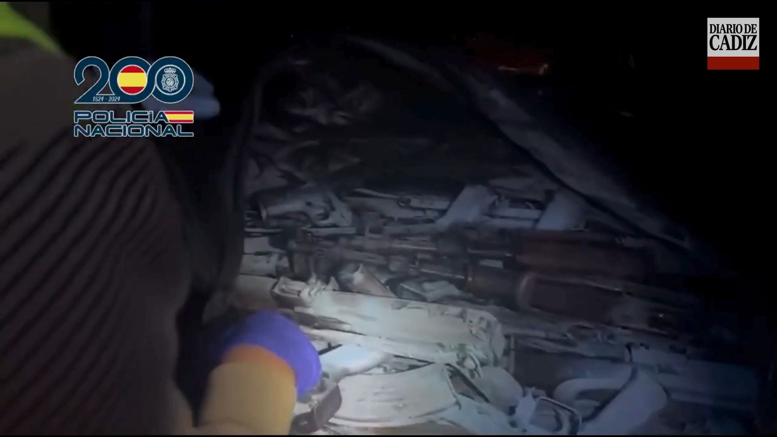 La Policía localiza un 'narcozulo' en Marbella e interviene un depósito de armas de guerra en Algeciras