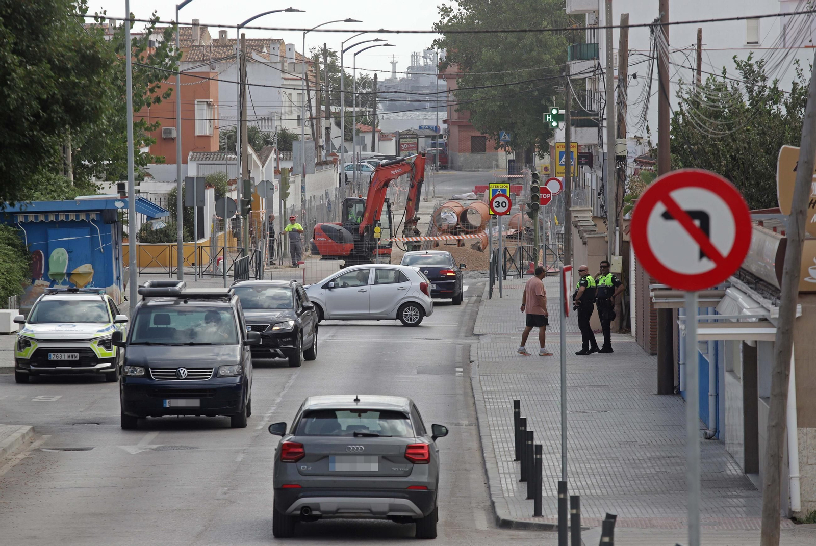 Fotos de las obras de renovación de infraestructuras hidráulicas en la avenida Diputación de Algeciras