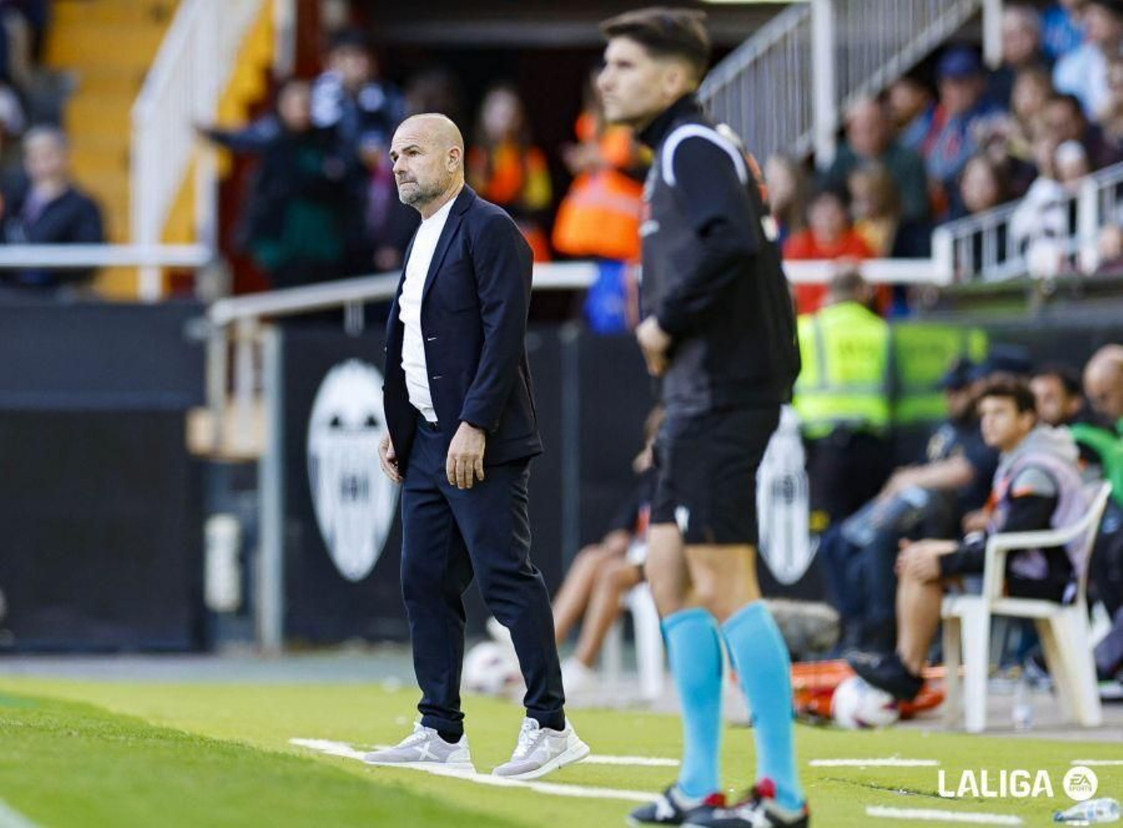 Paco López en la banda de Mestalla.