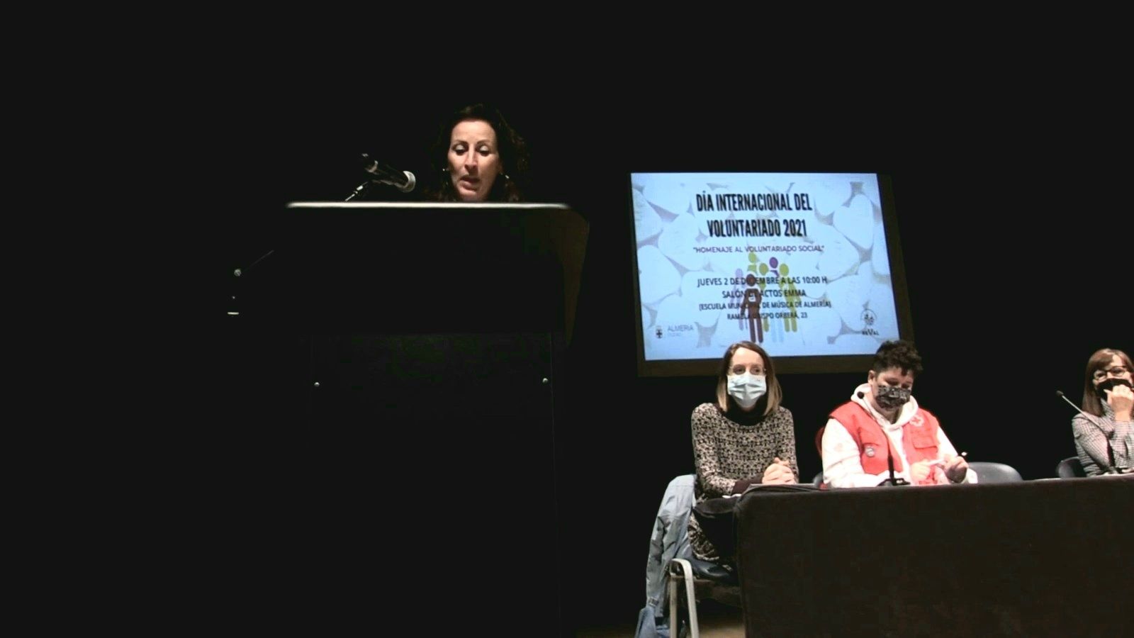 Almería homenajea a todo el voluntariado social por "regalar su tiempo a otros”