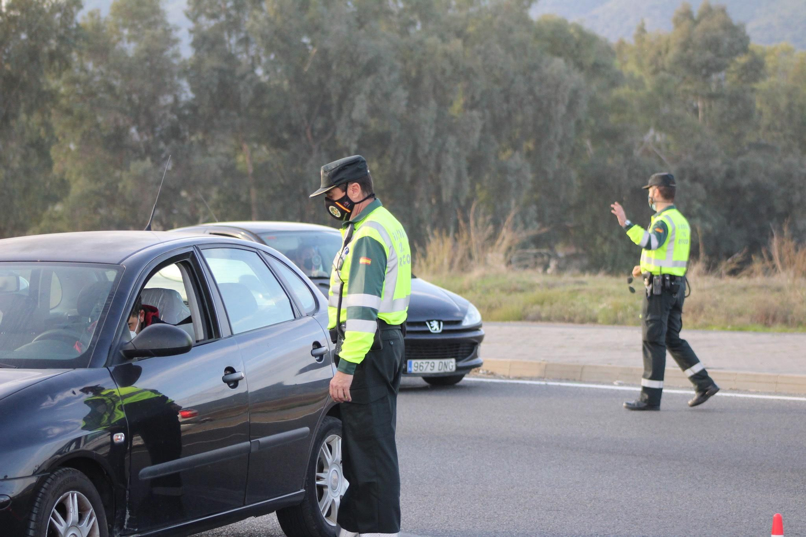 El control de la Policía a la salida de Córdoba, en fotografías