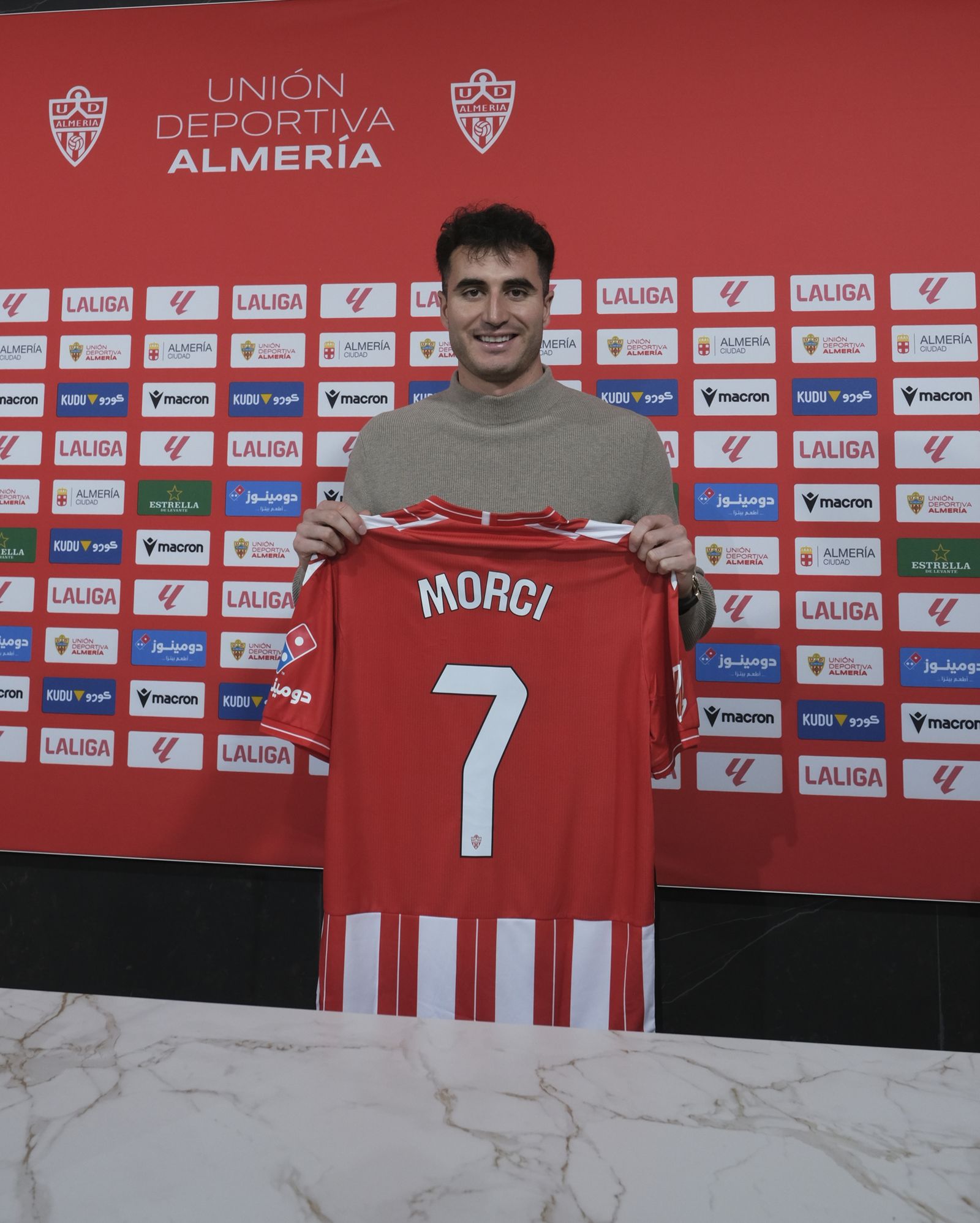 Presentación de Jon Morcillo como nuevo jugador de la U.D. Almería, en fotos