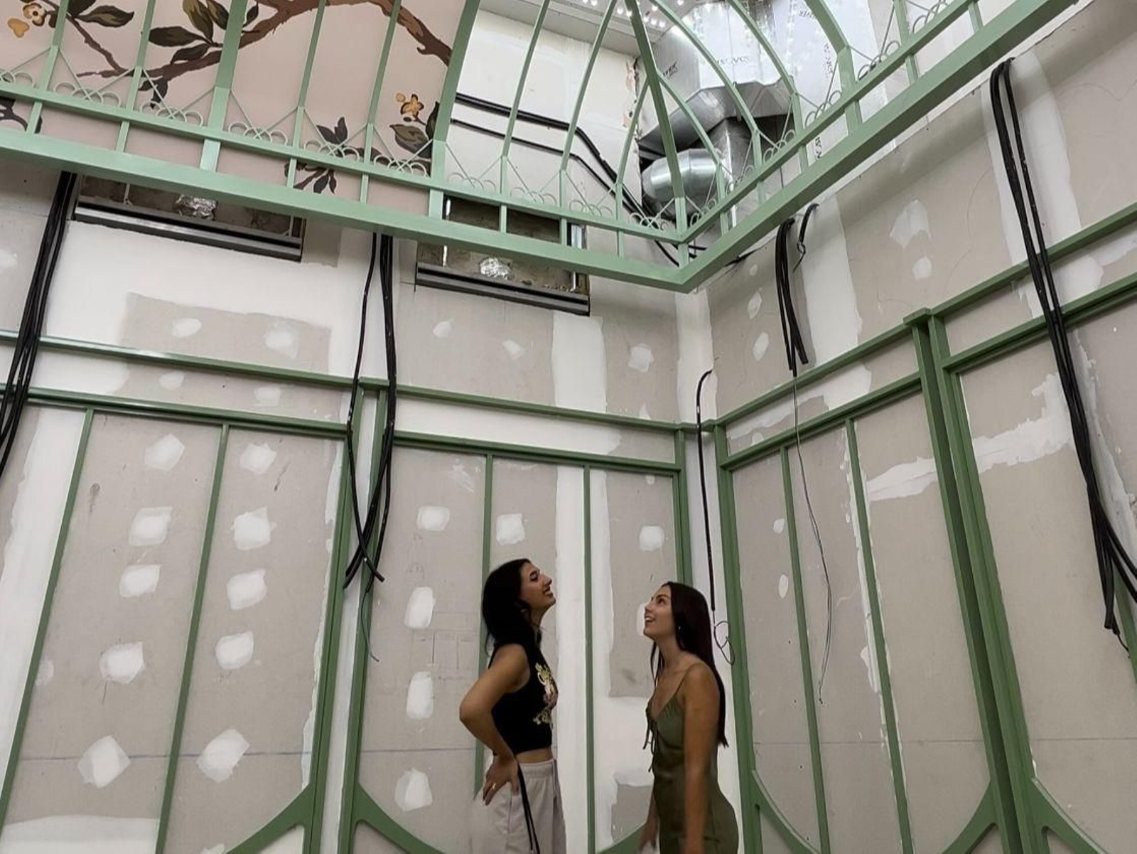 Proceso de decoración del local en Sevilla.