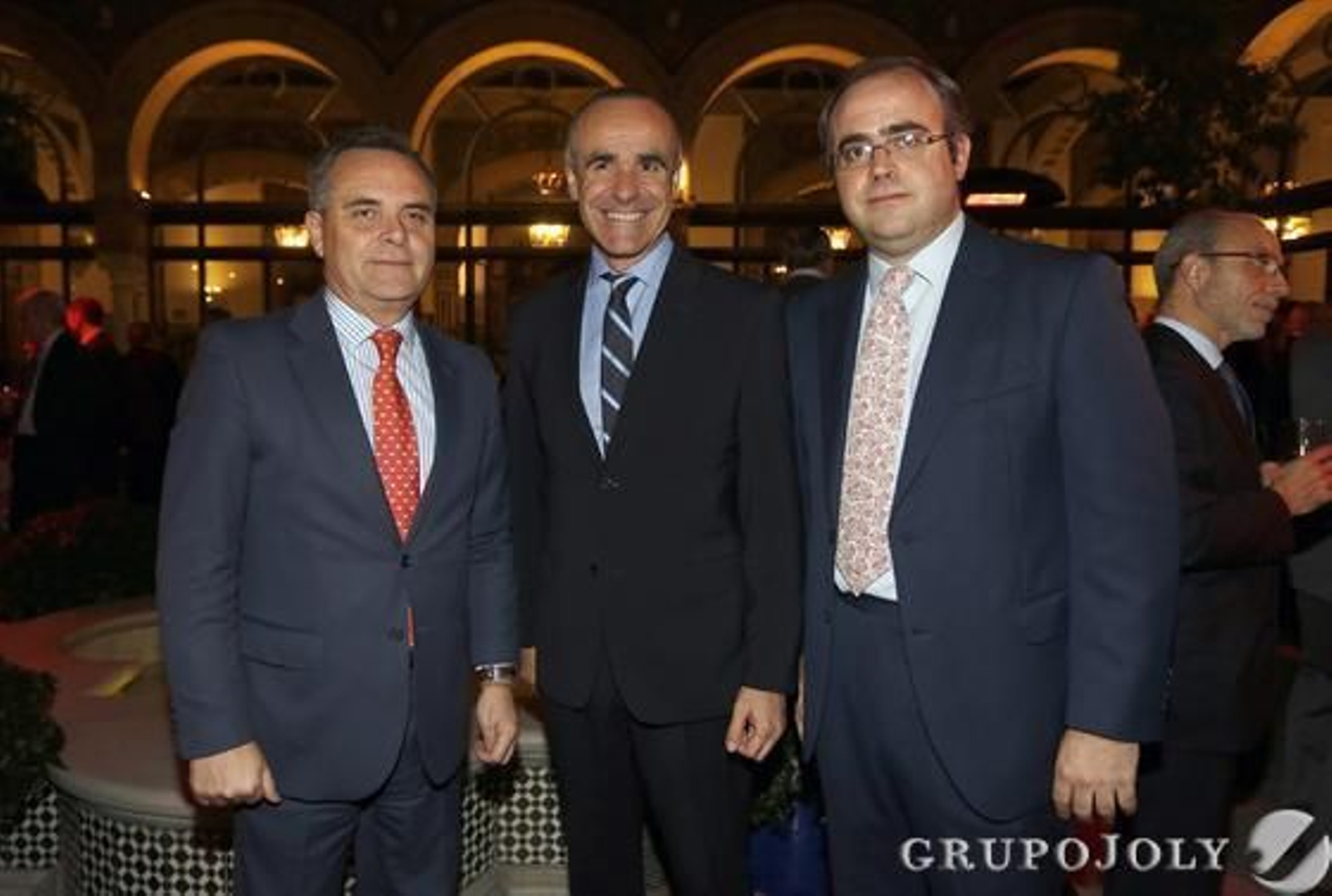 Juan Bueno; Antonio Muñoz, delegado de Hábitat Urbano y Cultura del Ayuntamietno de Sevilla, y Carlos Navarro Antolín. / Reportaje gráfico: Antonio Pizarro / Juan Carlos Vázquez / Juan Carlos Muñoz / Belén Vargas