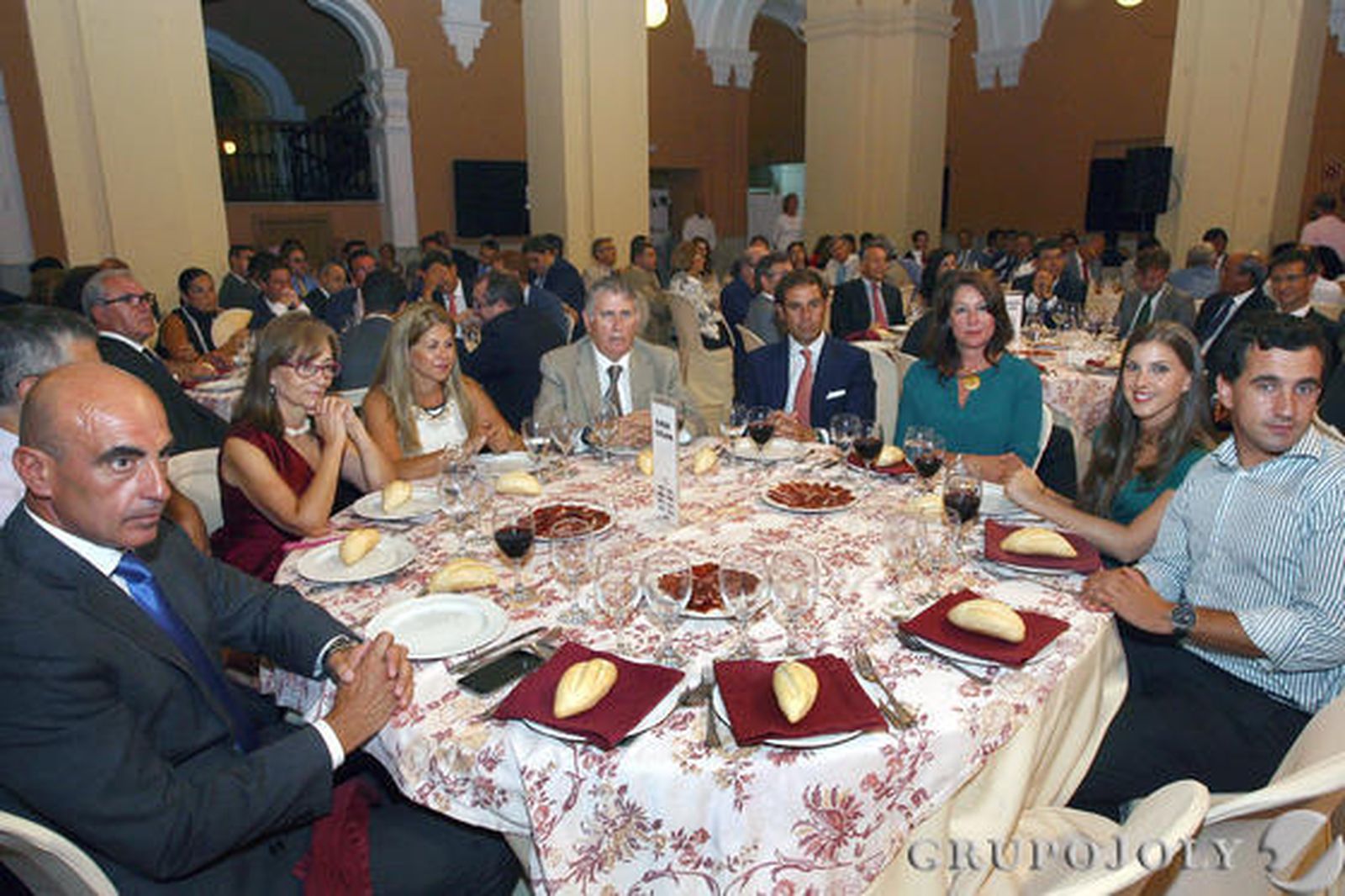 Fernando Pérez Lozano, Eloísa Bayo, Mabel Díaz, Francisco Díaz Mingorance, Miguel Báez Litri, Carmen Santín, Fina Bogado y Manuel Sevillano.

Foto: Alberto Dominguez/ Paqui Segarra