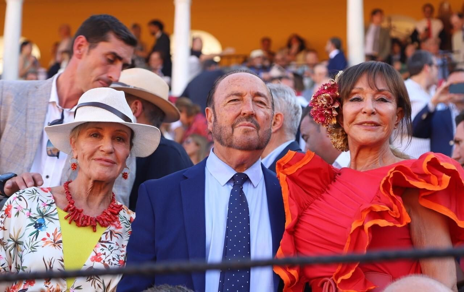 Rosa Grajal, Américo Govantes y Mª Ángeles Grajal, viuda de Jaime Ostos