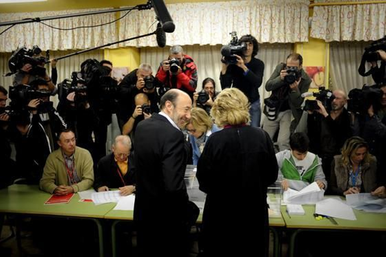 El candidato socialista también contó con apoyo y presencia de medios.

Foto: AFP