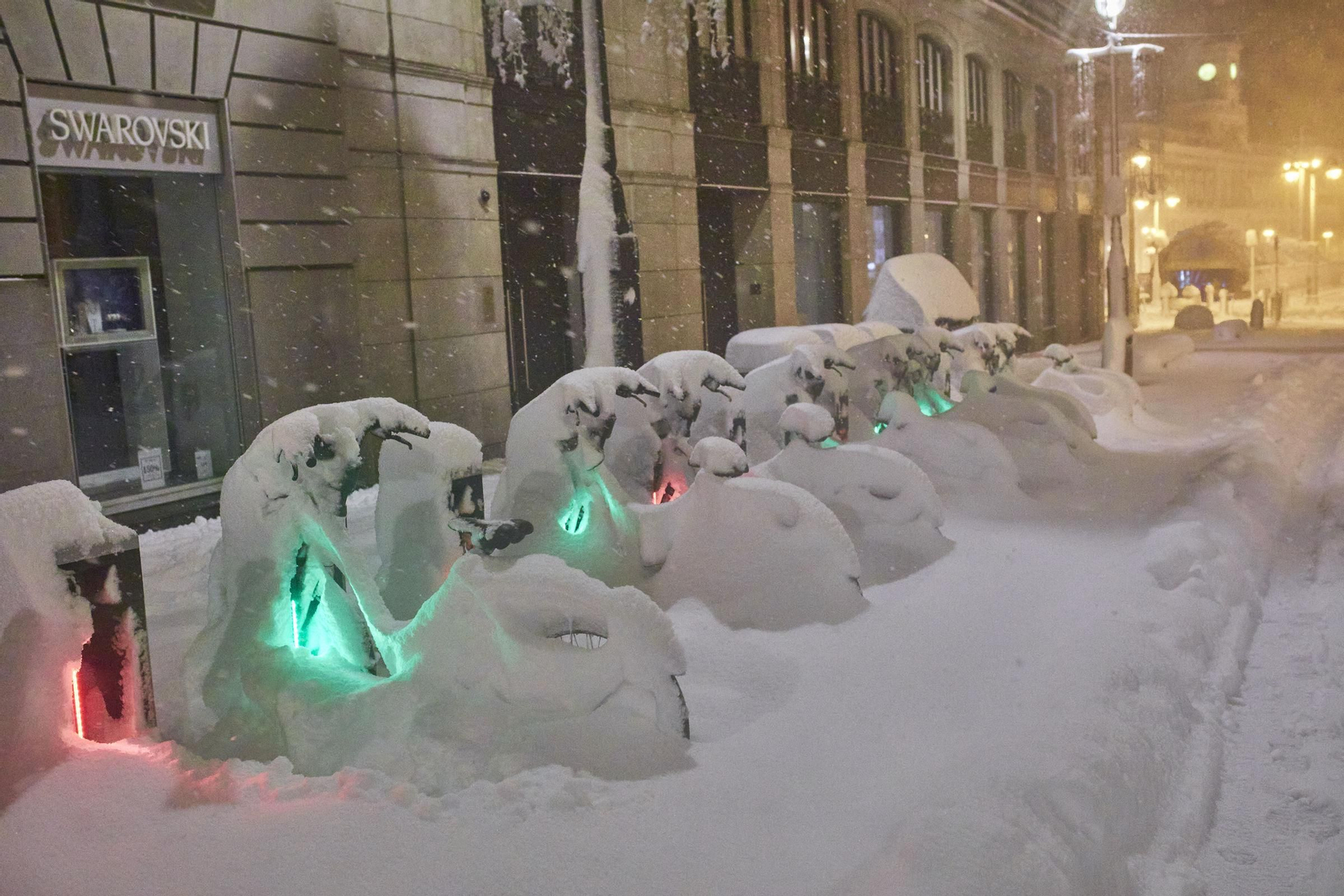 El segundo día del temporal 'Filomena' en imágenes: más nieve y caos