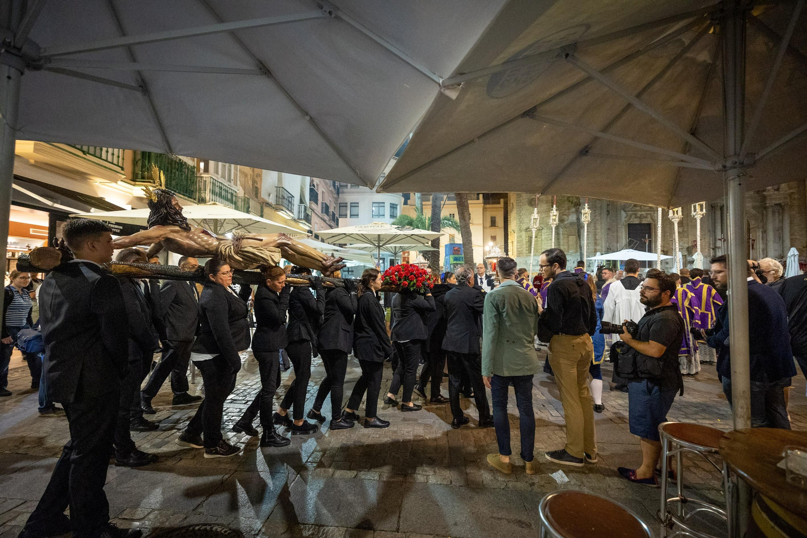 Imágenes del traslado del Cristo de las Aguas a la Catedral