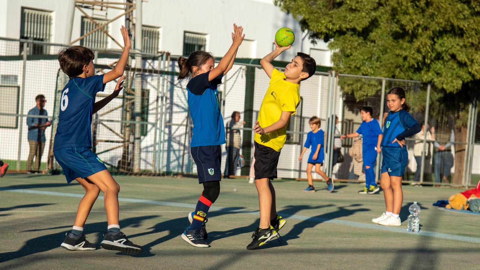 La fotos de los Juegos Municipales de Balonmano en el colegio Los Pinos