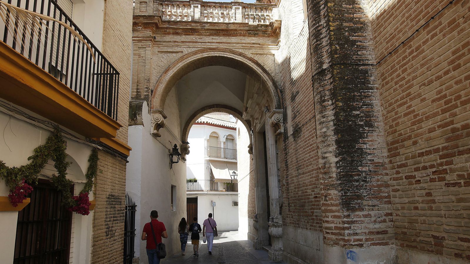 El centro de Écija tiene innumerables rincones con calles estrechas y arcos.
