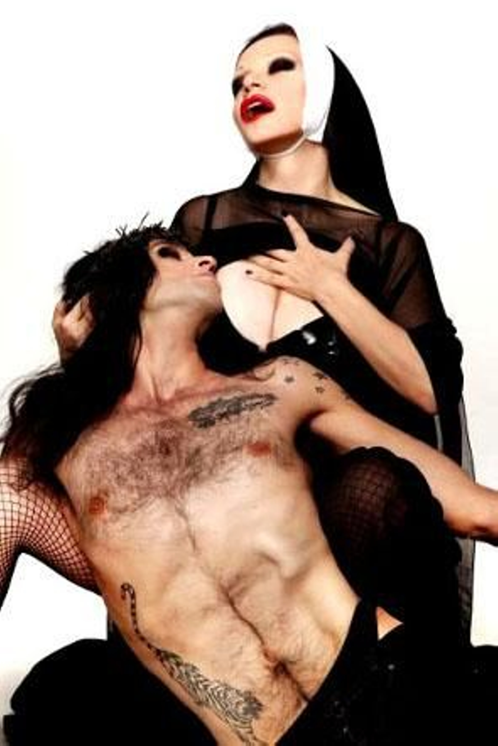 La COPE prescinde de Mario Vaquerizo por las fotos que simulan la 'Piedad'